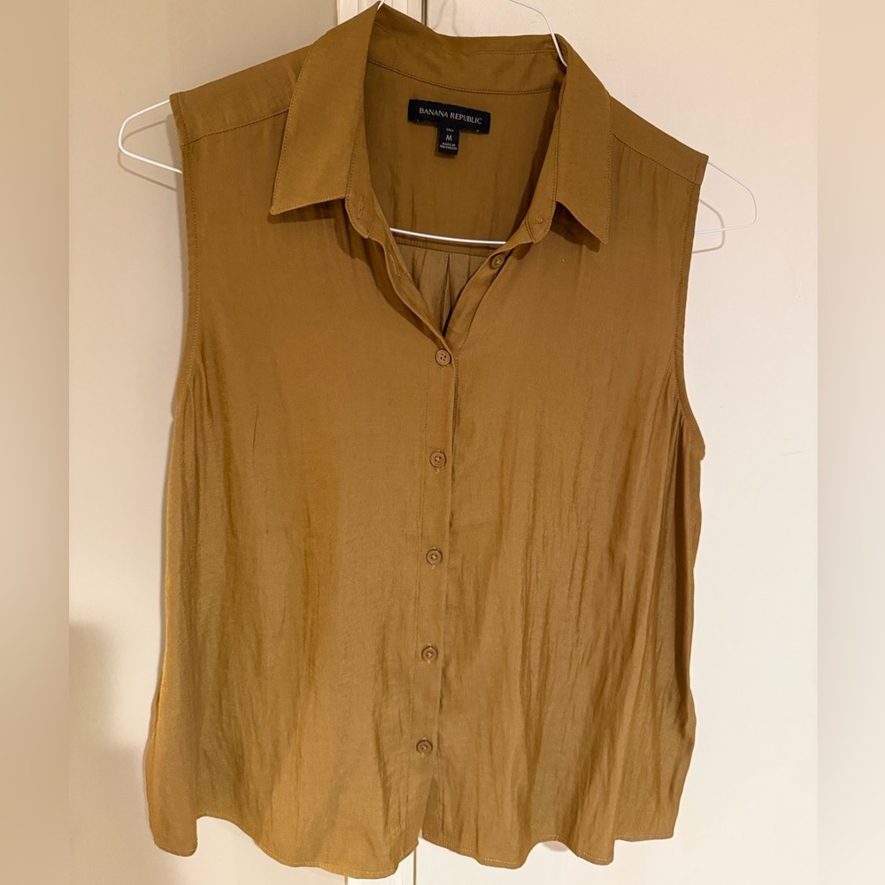 Banana Republic Women's copper Button Down Sleeveless Shirt